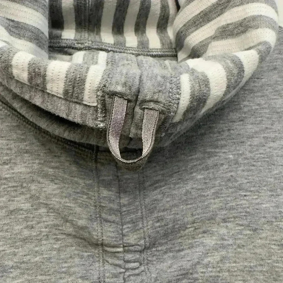 Lululemon In A Cinch Long Sleeve Pullover Sweater Reversible Grey Women's Medium - Picture 8 of 15